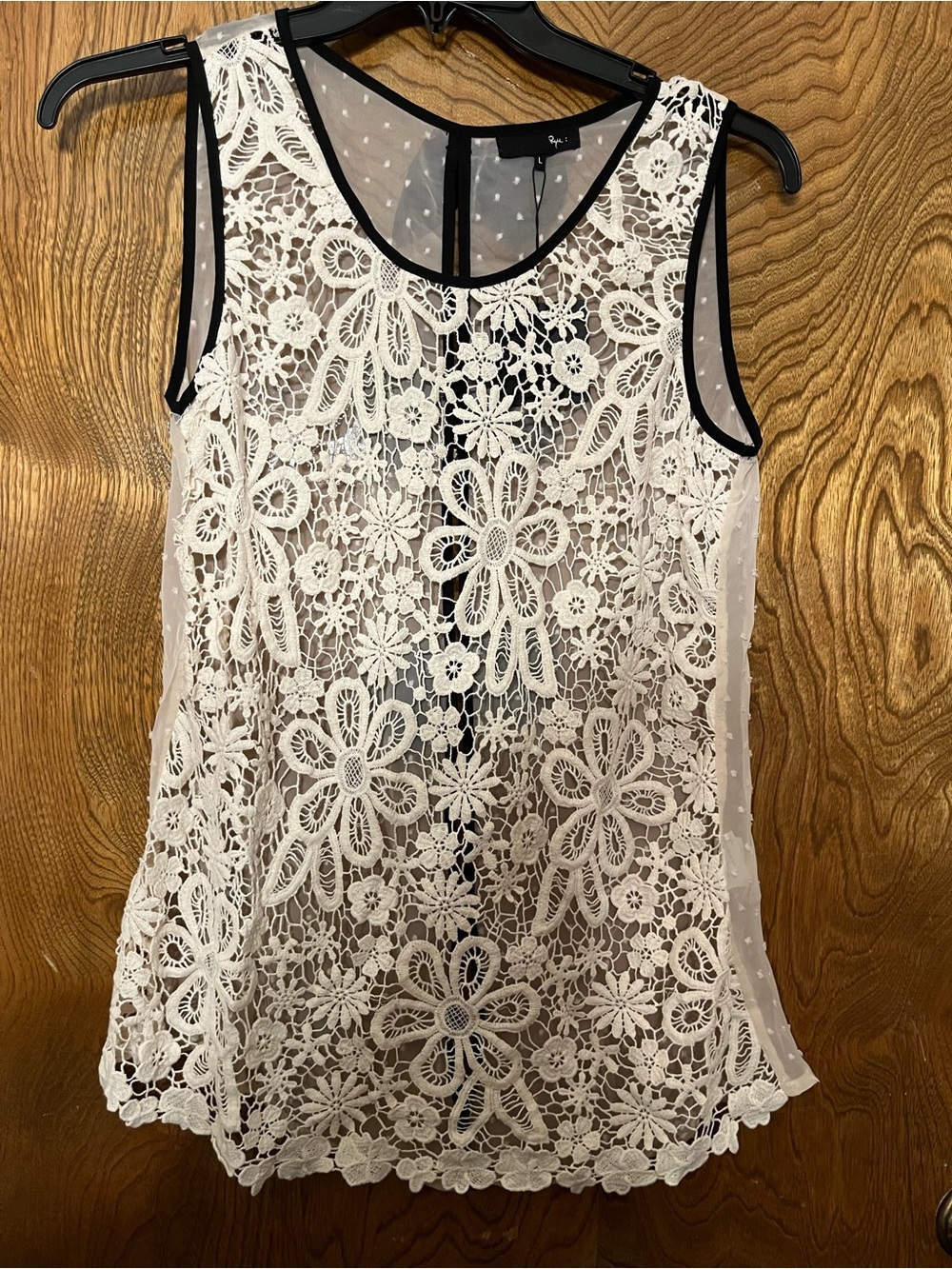 L Ryu Charming White Lace Overlay Sleeveless Top - Women